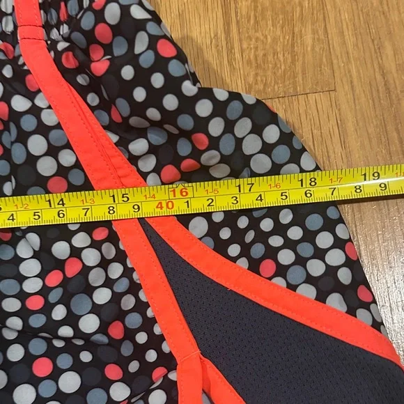 *last chance* Under Armour | Black and Pink Athletic Shorts - Picture 4 of 8